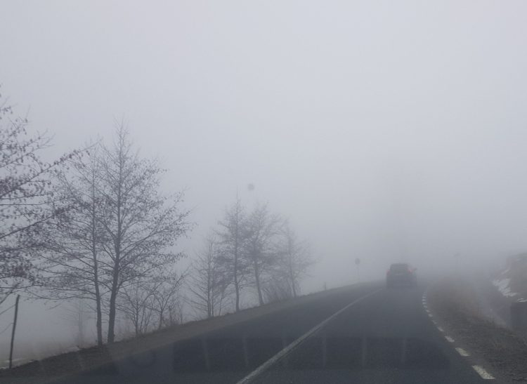 Vreme schimbătoare în Maramureș, ninsori, ceață și rafale de până la 70 km/h