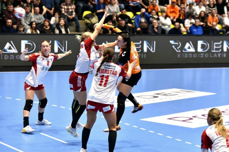 Fetele de la Minaur pierd cu Larvik, dar calificarea se joacă și suntem la mâna noastră