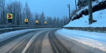 Condiții de iarnă în Pasul Gutâi, în ciuda încălzirii vremii. Circulați cu prudență