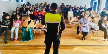 Polițiștii maramureșeni, în școli înainte de vacanță. Lecții despre siguranță pentru elevi