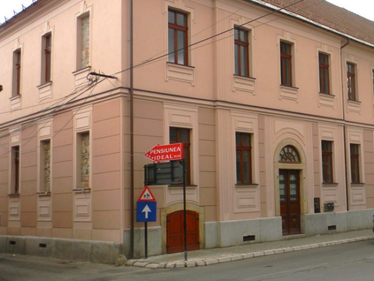 Profesorul din Maramureş bănuit de viol a fost pus în libertate şi se întoarce la catedră