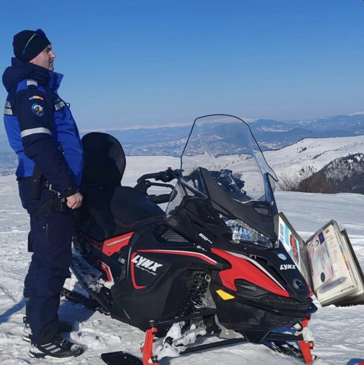 Portofel pierdut pe pârtia din Cavnic, recuperat de jandarmii montani