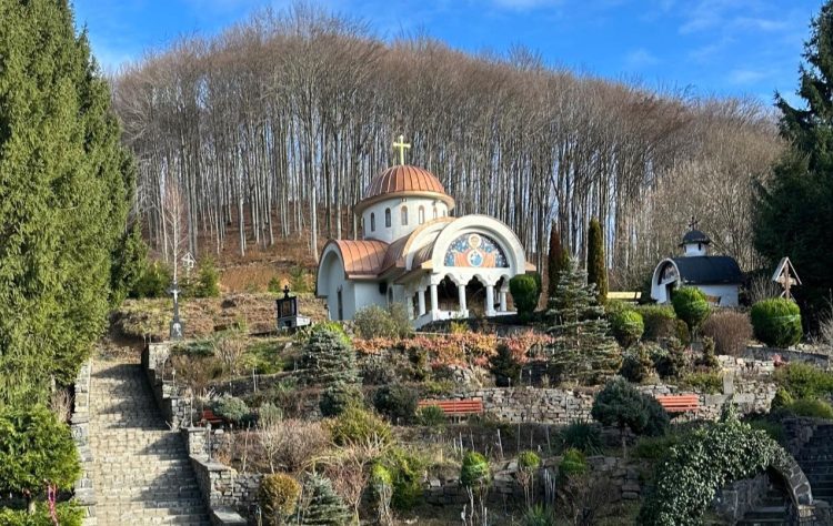 Mănăstirea din Maramureș unde se fac dezlegări de farmece și blesteme