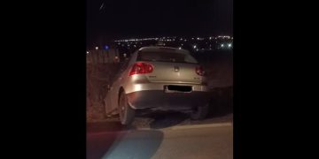 A ieșit de pe drum și a dispărut: autoturism abandonat între Șomcuta Mare și Berchez