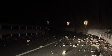 Atenție în Pasul Gutâi! Pietre căzute de pe versant pe DN18