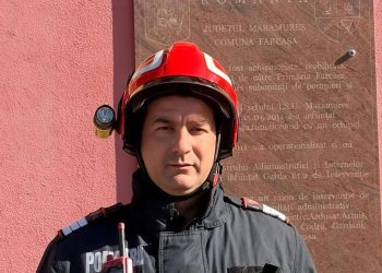 Responsabilitate și devotament. Un pompier aflat în timpul liber a intervenit la un incendiu în Lăpușel