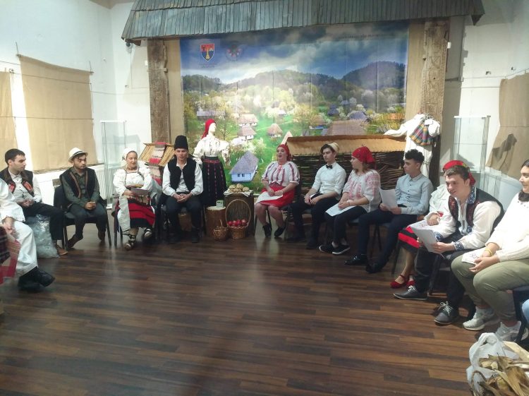 Șezătoare la muzeu – tradiția continuă la Muzeul Satului din Baia Mare