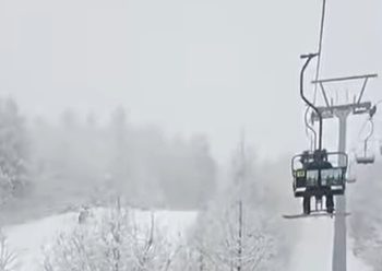 VIDEO: Ningeee la Cavnic! Program prelungit pe pârtii în vacanță