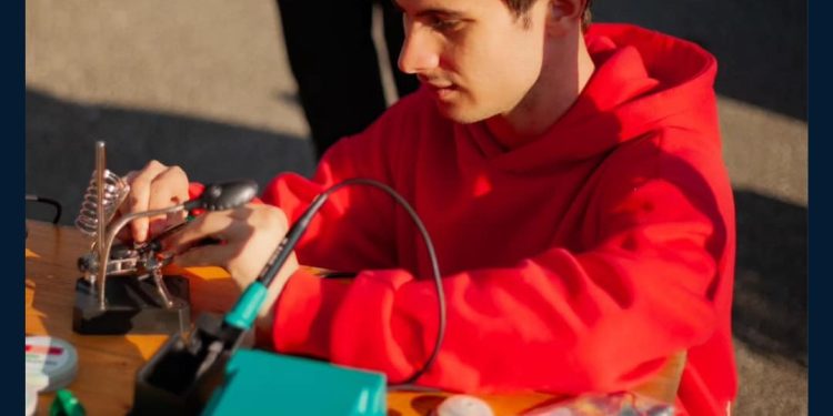 EXOROS: Din subsolul liceului la calificarea națională în robotică