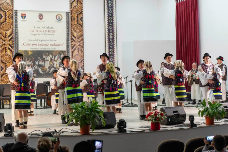 Înscrieri deschise la Festivalul Național de Folclor „Care om horește mândru”, ediția a V-a, la Dragomirești