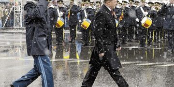 Mircea Marian: „Umbrela nucleară a Franței ne poate costa scump. Nu schimbăm politica de apărare după cum bate vântul politic”