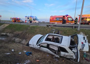 O persoană a murit şi cinci au fost rănite, după ce o maşină s-a răsturnat în Satu Mare