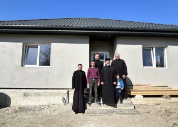 O nouă casă pentru o familie din Vălenii Șomcutei, construită prin proiectul „Construiește o casă, zidește suflete”