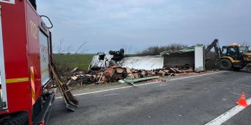 Tragedie pe DN 1C: un tânăr de 30 de ani și-a pierdut viața într-un impact frontal devastator între Livada și Iojib