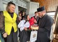 Credincioasă din Petrova, omagiată la 105 ani de viață. Distincție oferită cu binecuvântarea Episcopului Maramureșului și Sătmarului