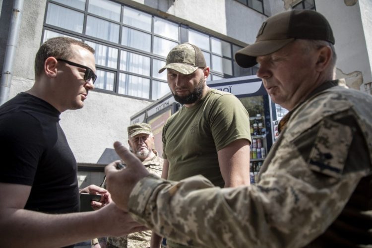 Efectele vizitei lui Zelenski în România! Recrutare cu forța în satele românești pentru a trimite bărbații pe front…