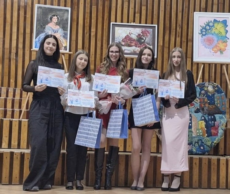 Performanță unică a Colegiului Național „Vasile Lucaciu” la festivalul-concurs „Chants, sons sur scène”