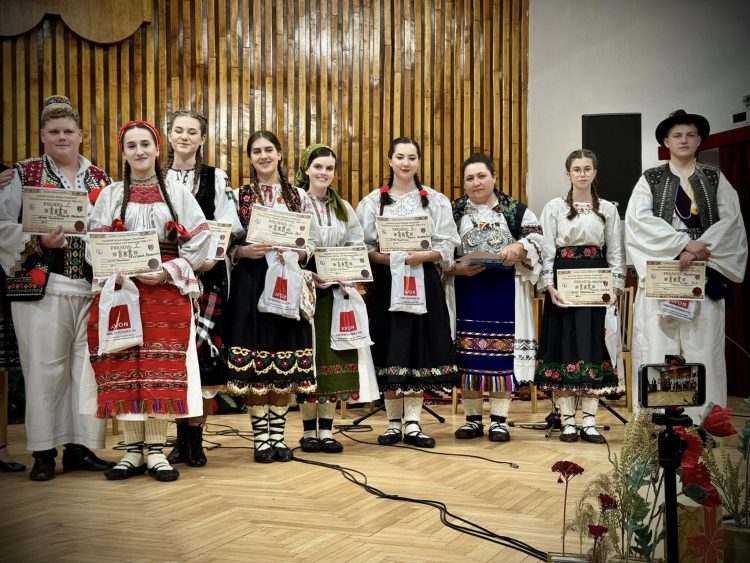 Două zile de tradiție la Festivalul „Cât îi Maramureșu” – 84 de concurenți au urcat pe scenă