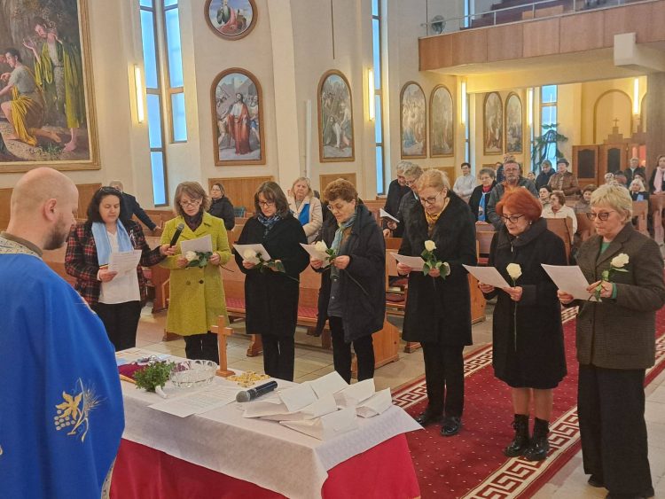 Șase noi membre în Reuniunea Mariană, de sărbătoarea Bunei Vestiri