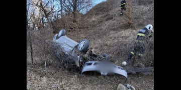 Accident grav în Cluj: autoturism căzut într-o râpă de 10 metri