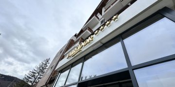 Experiență de top în Bușteni: Hotel Valedor și avantajele dispenserelor Botanika în băile de lux