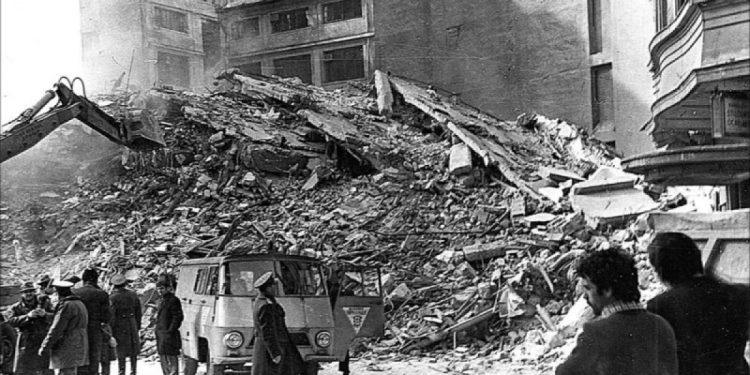 4 martie 1977, ora 21:22.