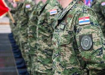 Croaţia reintroduce după 17 ani serviciul militar obligatoriu