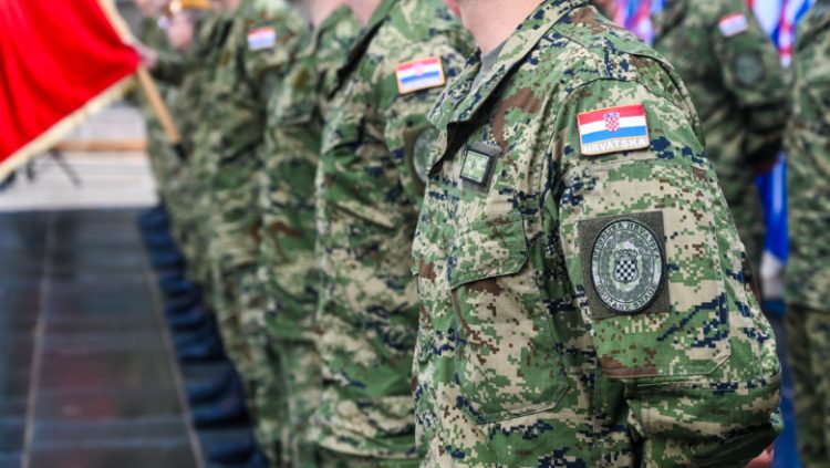 Croaţia reintroduce după 17 ani serviciul militar obligatoriu