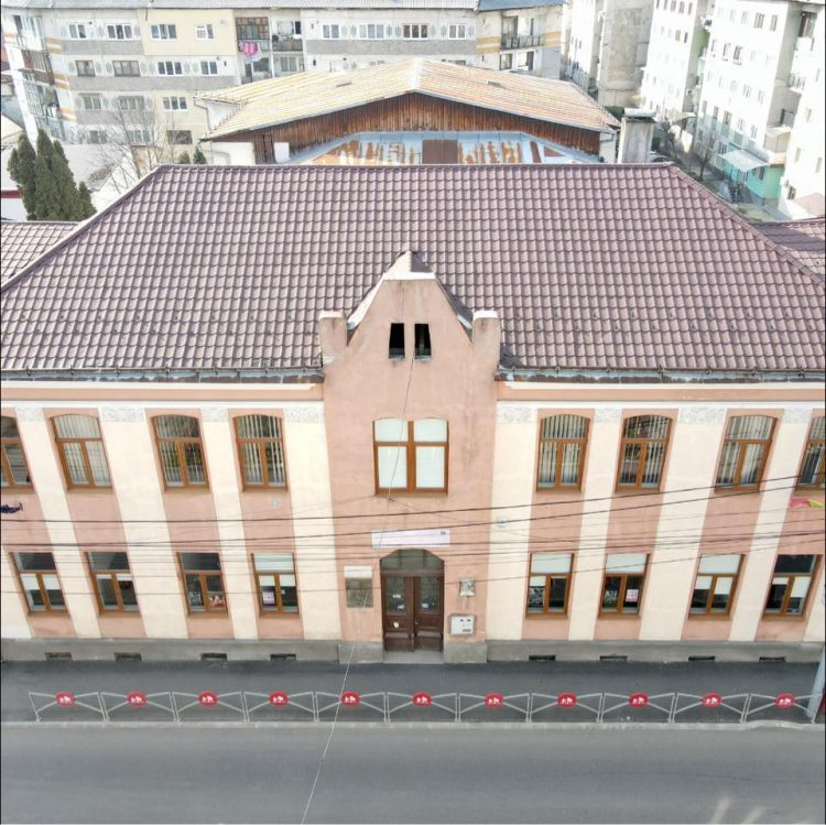 Concert susținut de profesorii Școlii Gimnaziale cu Program Suplimentar de Muzică și Arte Plastice din Sighetu Marmației