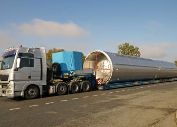 Atenție șoferi: 10 transporturi agabaritice pe șosele în această seară!