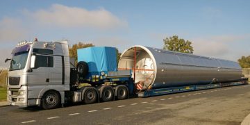 Atenție șoferi: 10 transporturi agabaritice pe șosele în această seară!