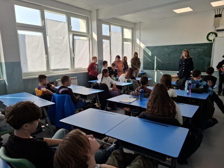 Elevii de la Liceul cu Program Sportiv din Baia Mare, informați despre riscurile consumului de droguri