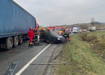 Teribil accident în Cluj. Cinci bărbați încarcerați, s-a solicitat elicopterul SMURD