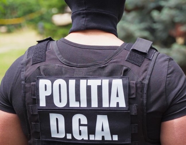 Polițist din Borșa, trimis în judecată: acces ilegal la baze de date, favorizarea infractorilor și falsificarea unor documente oficiale