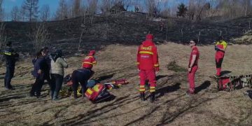 INTERVENȚIE DE URGENȚĂ ÎN BORȘA | Femeie găsită inconștientă după un incendiu de vegetație