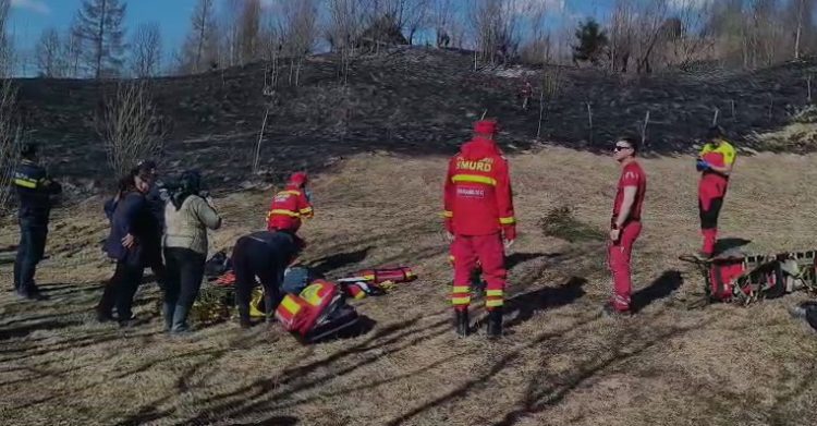 INTERVENȚIE DE URGENȚĂ ÎN BORȘA | Femeie găsită inconștientă după un incendiu de vegetație