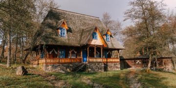 Un „sat” din Maramureș se vinde cu aproape 1 mil. de euro