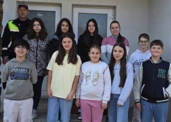 Elevii Școlii Gimnaziale din Săcel participă la concursul „Gânduri pentru polițiști”