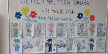 Emoții și zâmbete la Cavnic. Polițiștii, surprinși de elevi cu desene de Ziua Poliției Române