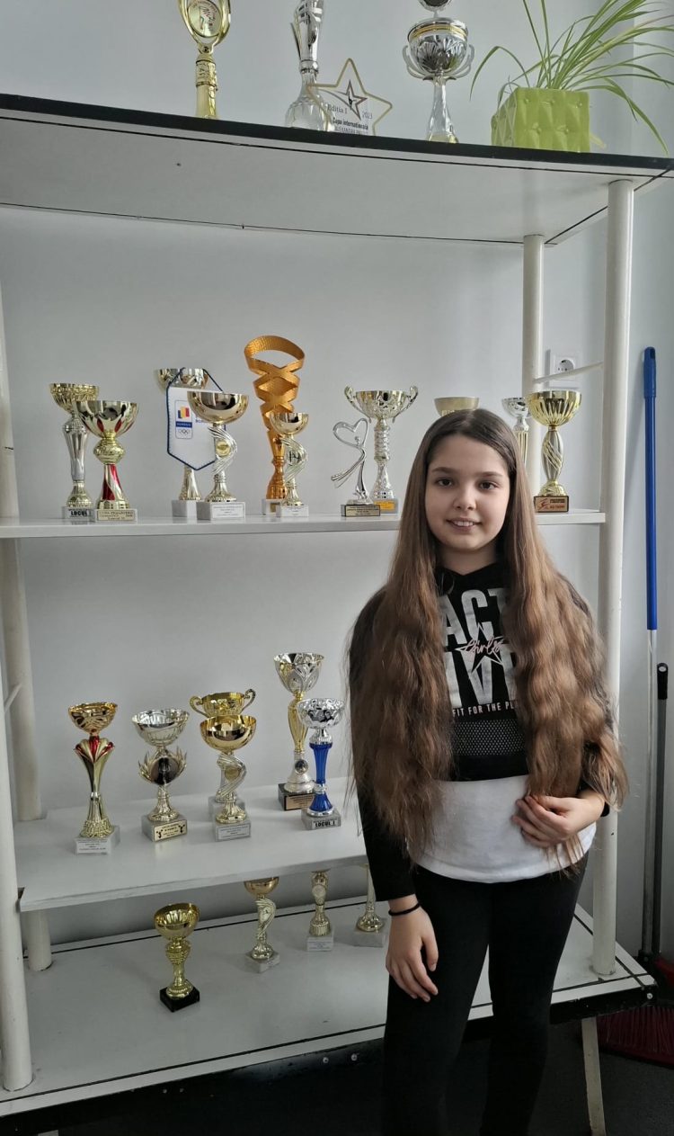 Karina Rus, la doar 10 ani: gimnastă de performanță și artistă în devenire, cu primul pas în muzica populară