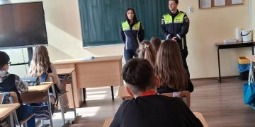 Elevii au aflat ce înseamnă cu adevărat să fii polițist, la o activitate educativă în Baia Sprie