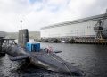 Un iranian şi o româncă, inculpaţi pentru încercarea de a pătrunde într-o bază navală nucleară din Marea Britanie