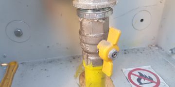 Probleme la rețeaua de gaz din Baia Mare, sigilii rupte la două blocuri, poliția a deschis cercetări