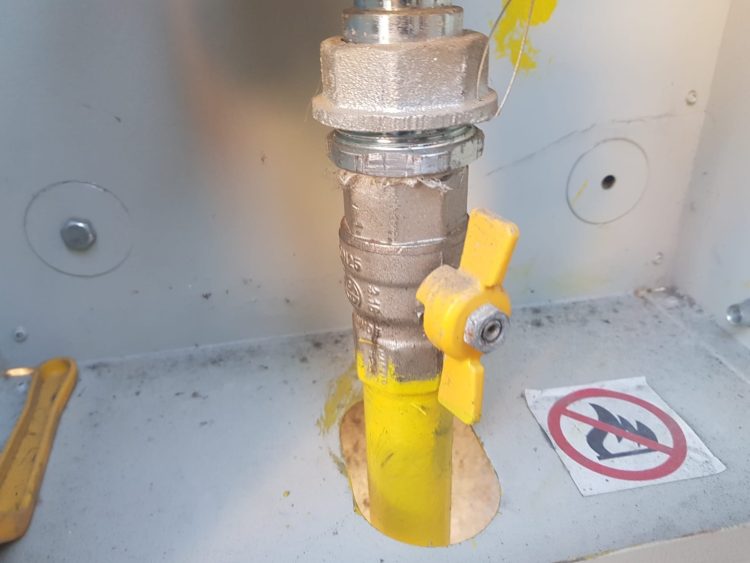 Probleme la rețeaua de gaz din Baia Mare, sigilii rupte la două blocuri, poliția a deschis cercetări