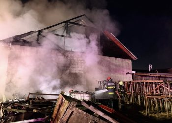 Incendiu la hala unui operator economic din Târgu Lăpuș. Au intervenit pompierii militari și voluntari