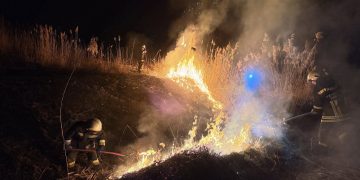 Mai multe focare de incendiu, lichidate de pompierii voluntari din Târgu Lăpuș și Lăpuș