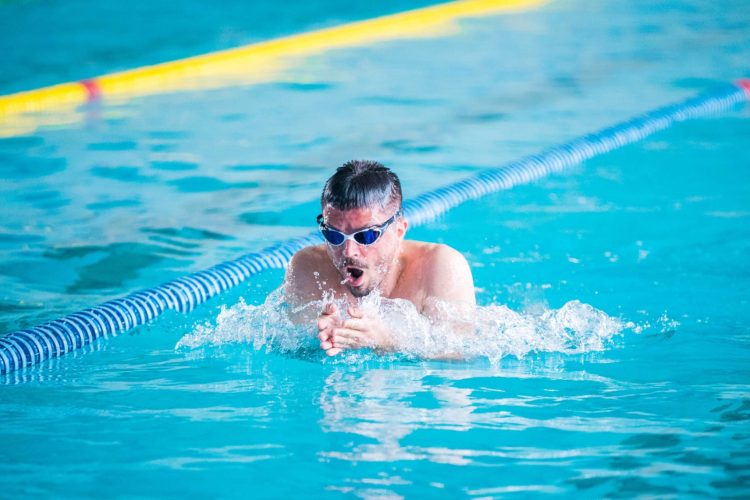 Polițiștii au demonstrat performanță și disciplină în bazin, de Ziua Poliției