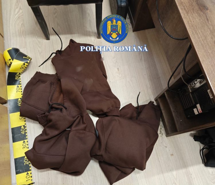 Razie a poliției în Ruscova. Amenzi, permis reținut și marfă contrafăcută de 27.000 de lei – foto