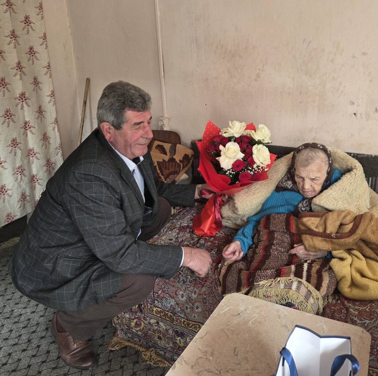 Centenar sărbătorit la Șomcuta Mare: Maria Nistor, simbol al unui secol de viață