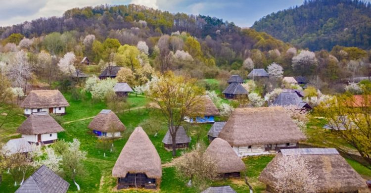 De 8 Martie, intrare gratuită pentru doamne și domnișoare la Muzeul Satului din Baia Mare